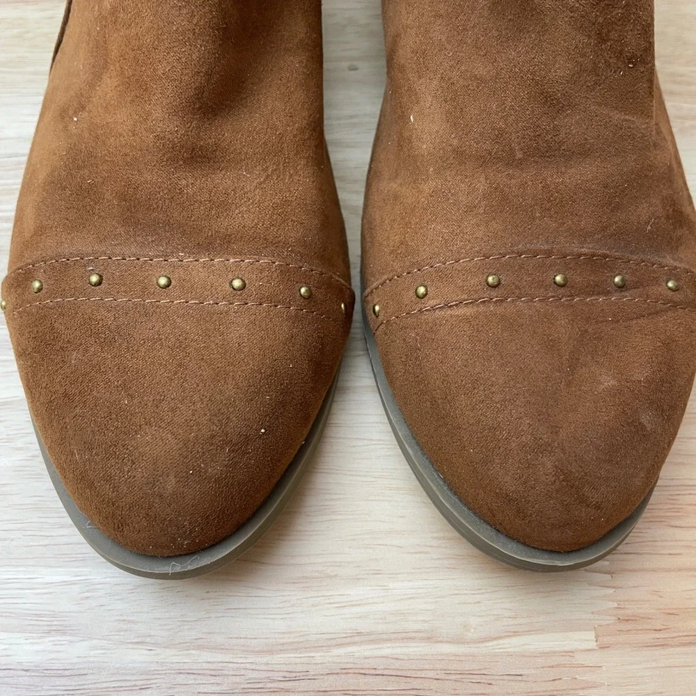 Liz Claiborne Ankle Boots Brown Faux Suede Gold Studded Accents Side‎ Zip SZ 8.5